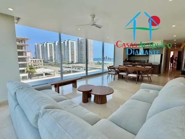 Depa con 4 recámaras y terraza en forma de “L” con vista al campo de golf del Mayan y al mar
