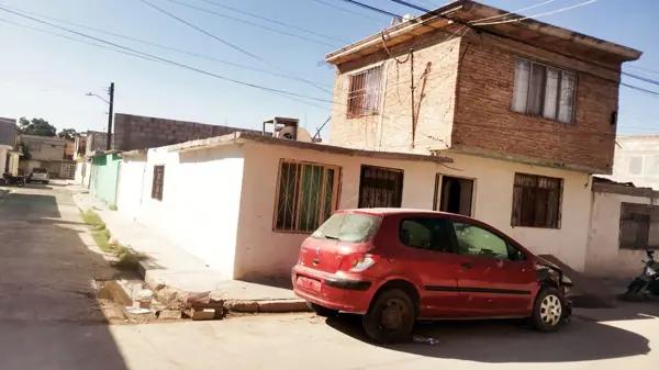 Casa con Potencial de Remodelación Amplio Terreno de 162 m² en Col. Francisco Villa"