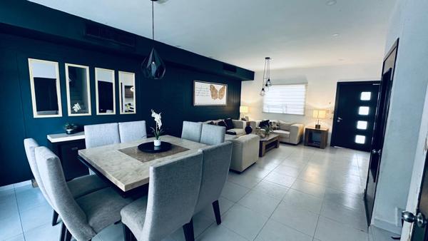 Casa en Venta en Primer Sector de Viñedos, Torreón, Coahuila - Espaciosa y Bien Ubicada