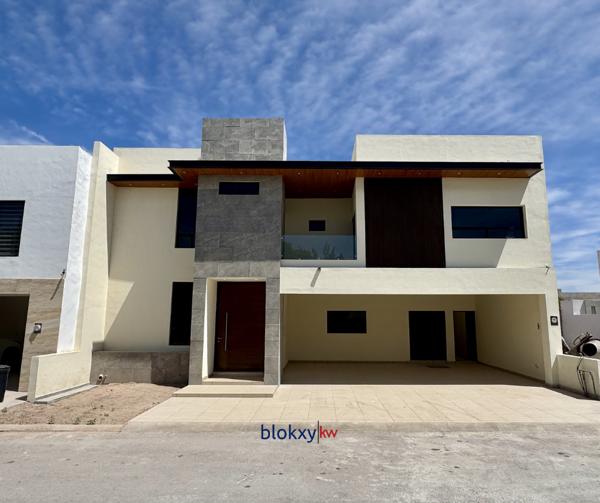 Casa en Venta con 4 habitaciones en Las Trojes. Frente al área verde. Casa en Venta con 4 habitaciones en Las Trojes. Frente al área verde.