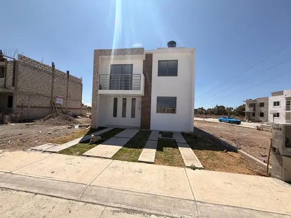 Casa en venta en Paseos de Chavarría, Mineral de la Reforma, con 3 recámaras y residenciales Casa en venta en Paseos de Chavarría, Mineral de la Reforma, con 3 recámaras y residenciales