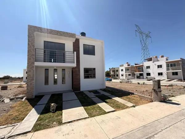Estrena la casa de tus sueños en el fraccionamiento privado Paseos de la Calera.