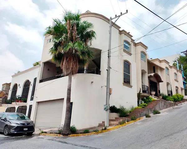 Casa en Lomas del Roble, San Nicolás, Esquina