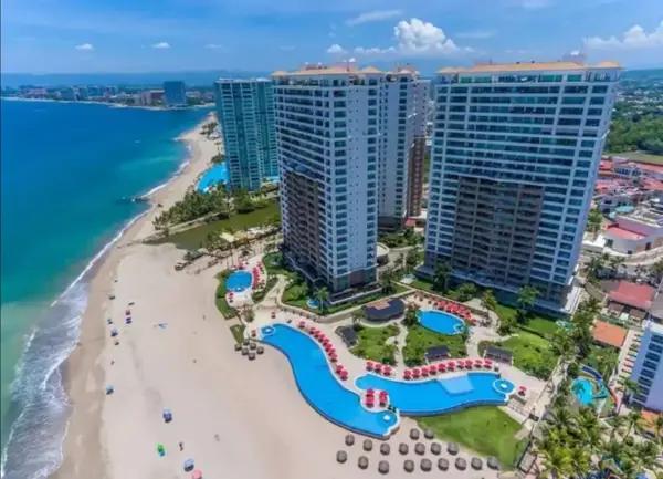 Condominio de 2 recamaras , 2 baños a orilla de mar  en Condos Grand Venetian Puerto Vallarta