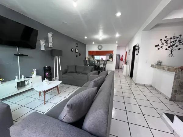 VENDO CASA EN ACAPATZINGO CON ESPACIOS GRANDES, ILUMINADA Y VENTILADA