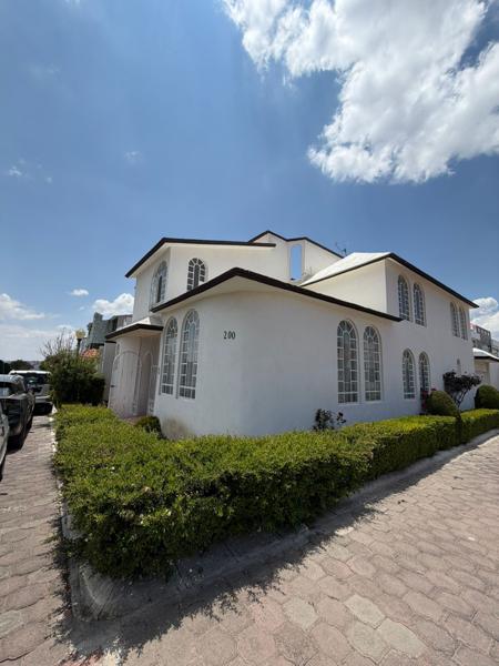 CASA AMPLIA EN PACHUCA CON RECAMARA EN PLANTA BAJA