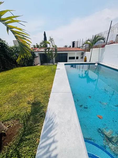 Casa en venta en Altos de Oaxtepec con alberca privada