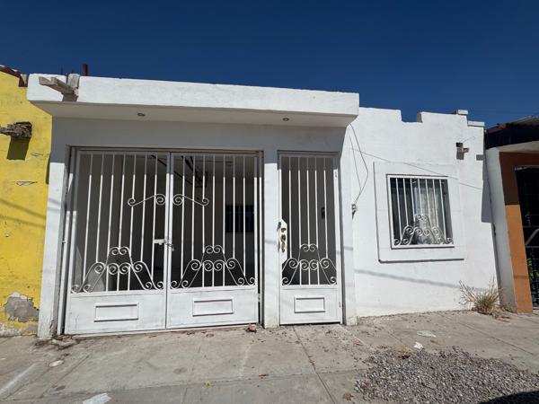 Casa en Venta en Jardines Universidad, Torreón - Precio Asequible Casa en Venta en Jardines Universidad, Torreón - Precio Asequible