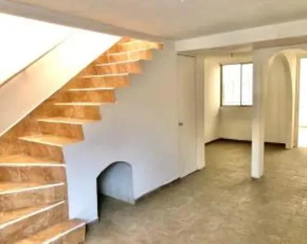 CASA CON TERRAZA