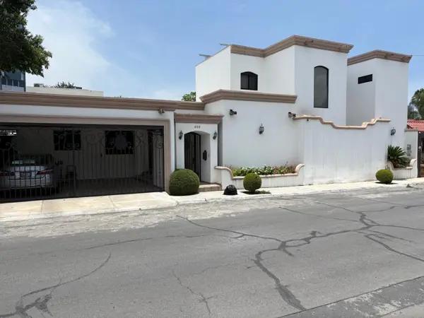 Casa en Venta de Prácticamente en una Planta en Fuentes del Valle. Cerca de Humberto Lobo y Morones
