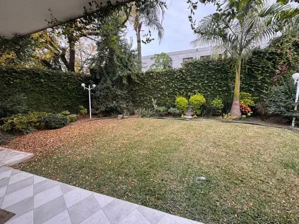 Casa en Venta en Esquina en Col Del Valle, San Pedro Garza García,  Terreno 617m2 y Construc 517 m2