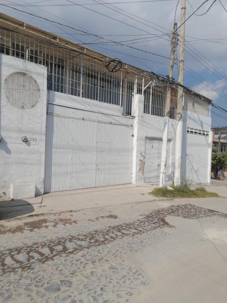 Propiedad con ingresos + 5 locales y 2 deptos en Zapopan (esquina)