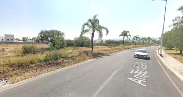 Terreno con alto potencial Comercial Frente a Universidad Mondrágon