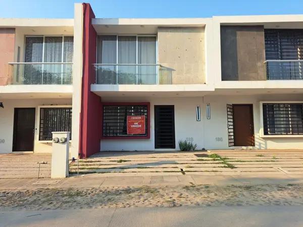 Casa en venta a 9 minuto de la playa en Manzanillo, colima | 3 recámaras y 3 baños