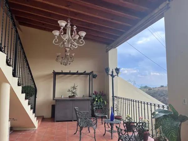 CASA EN VENTA LOMAS DE TETELA CON VISTA PANORAMICA
