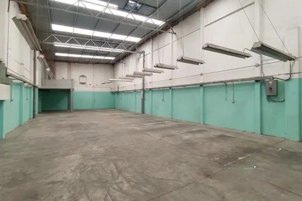 Bodega con excelente potencial para industria ligera, taller, almacenamiento comercial o producción