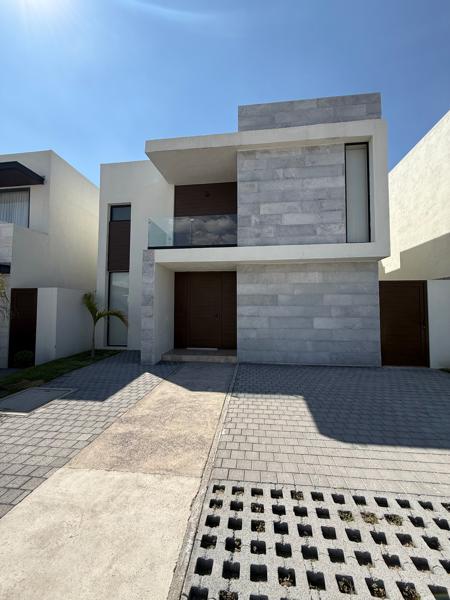 Residencias Modernas y Accesibles Frente al Próximo Costco en Corregidora