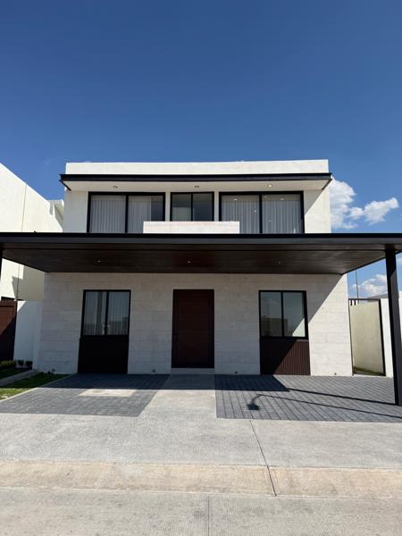 Casas de Lujo en Venta en Velasur, Corregidora frente al Futuro Costco