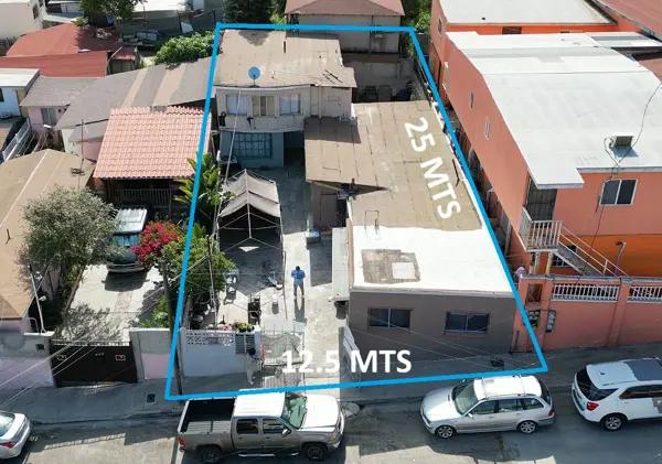 ATENCION INVERSIONISTAS, VENTA TERRENO CON 3 CASAS CHICAS GENERANDO INGRESO $125,000 DLLS
