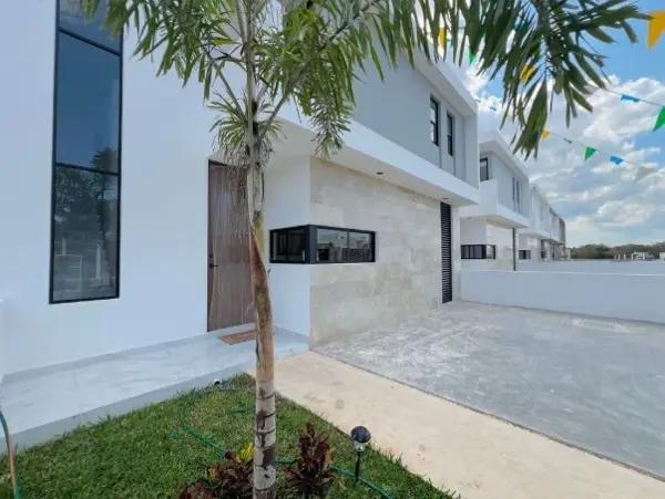SE VENDE CASA CON ALBERCA EN DZITYA, CERCA DE LA PLAYA..
