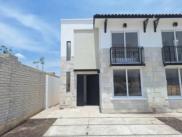 CASA EN VENTA CUMBRES DEL MARQUES QUERETARO