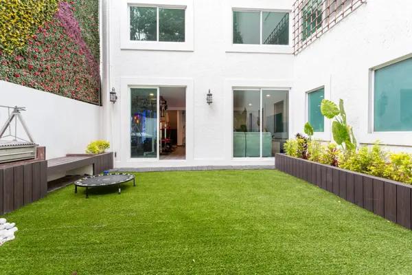 Casa en Condominio de 318m2 con Jardín | Terreno 115m2 | 4 Estacionamientos