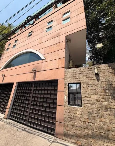Casa en Venta en Bosques de Tetlameya, Coyoacán: Ubicación Estratégica y Comodidades Modernas