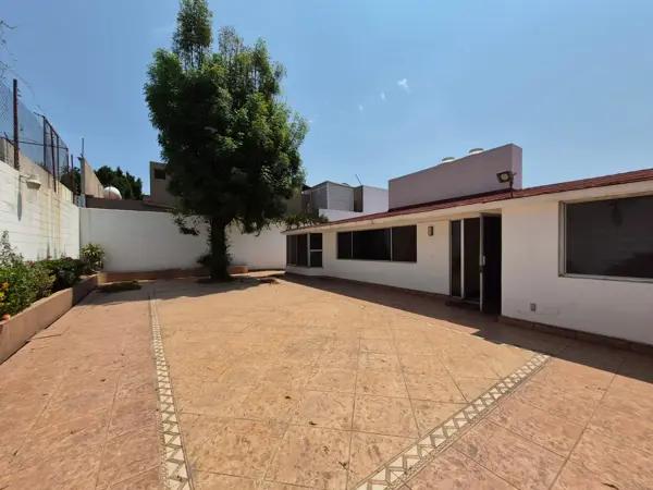 Casa en Venta de un nivel en Bosques de las Lomas Casa en Venta de un nivel en Bosques de las Lomas