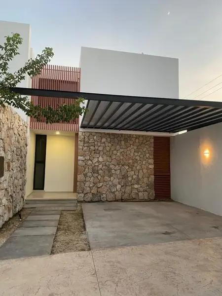 | Townhouse en renta en Temozón Norte | Privada exclusiva, alberca y espacios amplios |