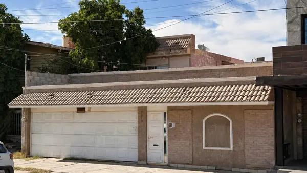 CASA EN VENTA SOBRE AVENIDA JUAREZ, TORREÓN, COAH.