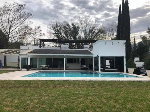 QUINTA CAMPESTRE DE 1R EN VENTA EN ZONA CARRETERA NACIONAL EN MONTERREY, N.L. QUINTA CAMPESTRE DE 1R EN VENTA EN ZONA CARRETERA NACIONAL EN MONTERREY, N.L.