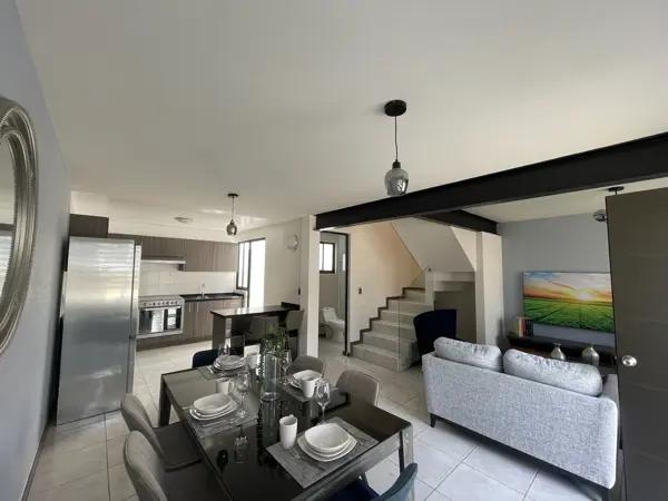 Casa en Condominio con Alberca y Jardín en Lomas de Tzompantle, Cuernavaca Casa en Condominio con Alberca y Jardín en Lomas de Tzompantle, Cuernavaca