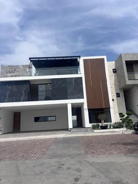 Casa en venta en Lomas de Angelópolis: Espaciosa con amenidades exclusivas