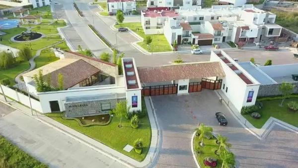 Casa en Venta en Punto Oriente de Celaya con 3 Recámaras y Alberca
