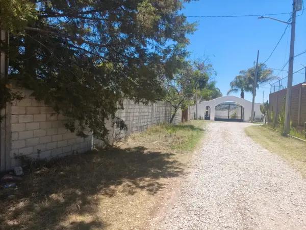 Único terreno en la zona  a la orilla del lago