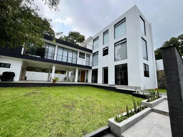 VENDO EXCLUSIVA RESIDENCIA MONTE CASINO