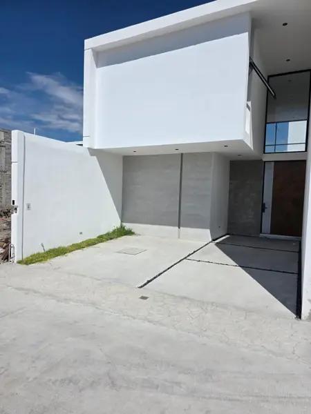 Casas en venta en coto privado con alberca en Colima