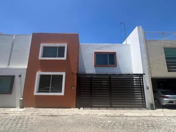 Casa en Venta en Manantiales, San Pedro Cholula: Privada y Funcional Casa en Venta en Manantiales, San Pedro Cholula: Privada y Funcional