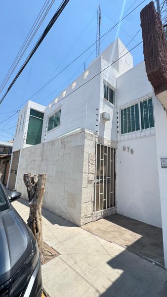 Se Vende Casa Remodelada en Los Eucaliptos.