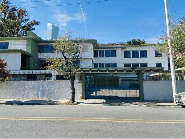 Casa con Uso Comercial en Renta Obispado