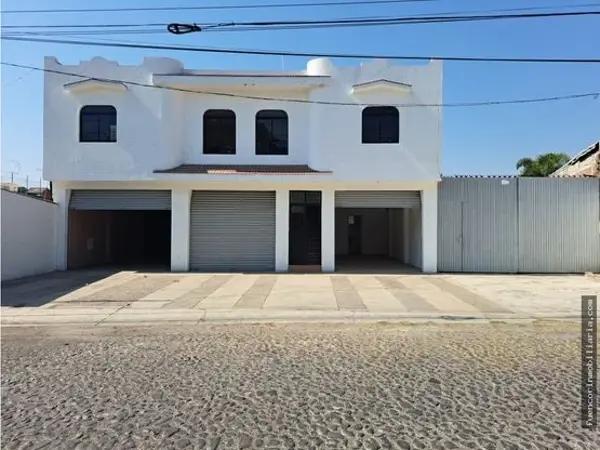 Edificio en venta en Colima 3 locales, 2 departamentos, 1 taller