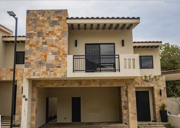 CASA EN VENTA FRACCIONAMIENTO PRIVADO EN  SANTIAGO N.L.