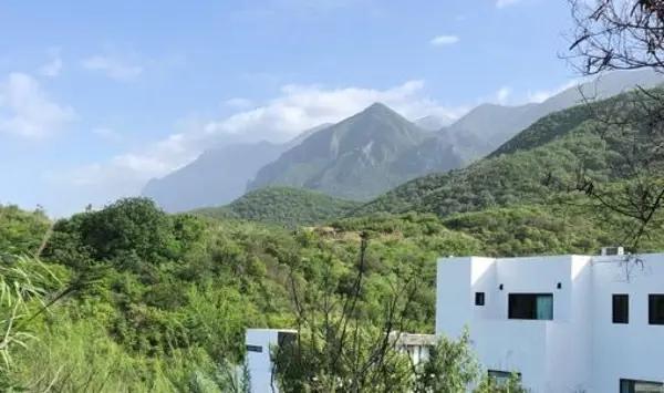 TERRENO RESIDENCIAL DESCENDENTE EN VENTA VALLE ALTO TERRENO RESIDENCIAL DESCENDENTE EN VENTA VALLE ALTO