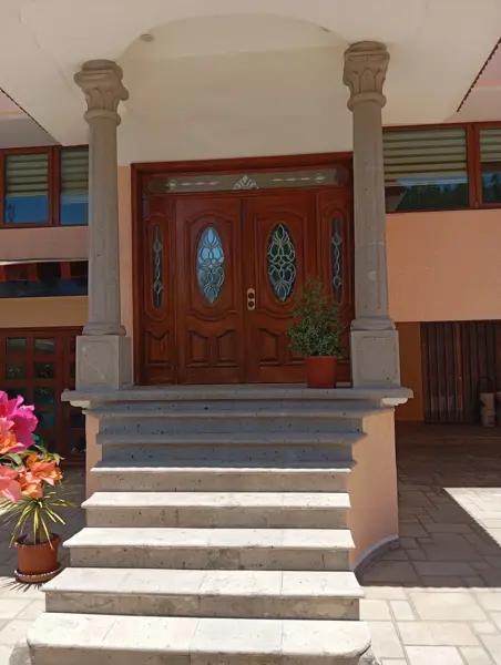 CASA EN CD SATELITE EN VENTA O RENTA DE 6 RECAMARAS, 6 GARAJES