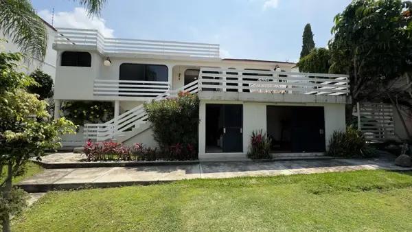 Residencia de Lujo con Alberca en Venta Cuernavaca Morelos Zona Dorada
