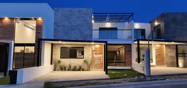 Casa en Condominio con 4 Recámaras, Piscina y Seguridad en Bulevar Metropolitano, Querétaro