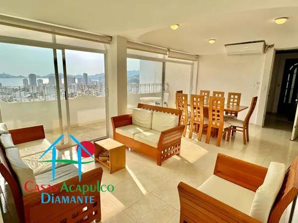Departamento en Costa Azul con 3 recámaras y terraza con vista al mar y a la ciudad
