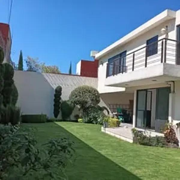 CASA EN VENTA EN MORILLOTLA CON AMPLIO JARDÍN