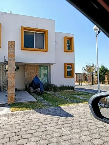 Casa en venta en esquina atrás de UVM, con Jardín Casa en venta en esquina atrás de UVM, con Jardín