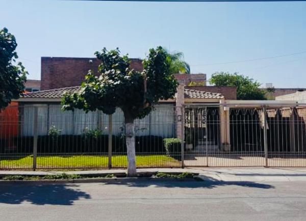 OPORTUNIDAD OBTENEN TU FUTURA CASA DE UN PISO CON TERRENO GRANDE 525mts!!!??
PRECIO INIGUALABLE